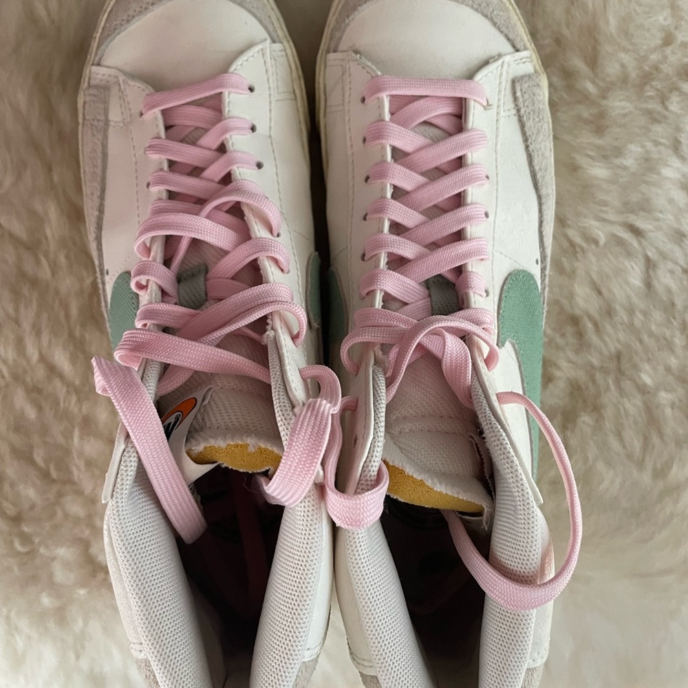 Nike Blaze Sneakers Mens 8.5 Womens 10- Pink and Green - Picture 4 of 8